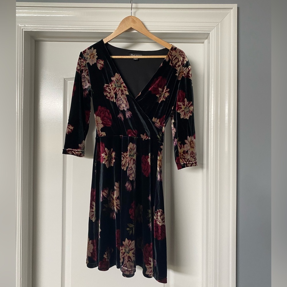 Womens velvet dress Floral Black Collection size Small long sleeve